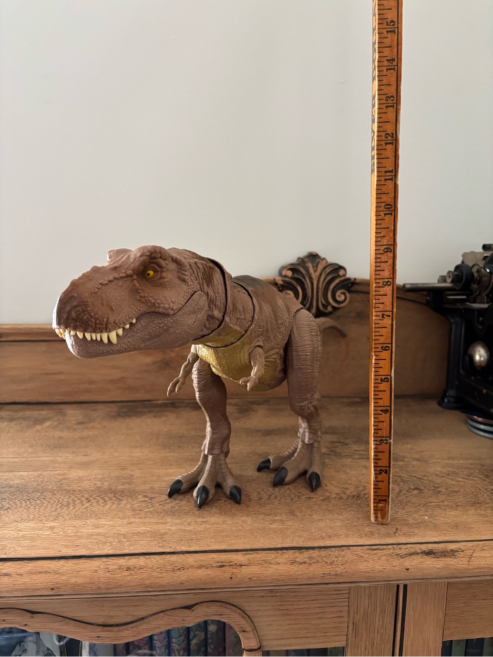 Jurassic World Camp Cretaceous Epic Roarin' Tyrannosaurus Rex